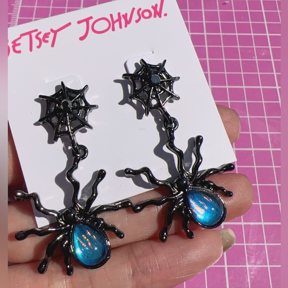 Betsey Johnson Halloween earrings drop blue diamond spider 🕷️ black / white tone
